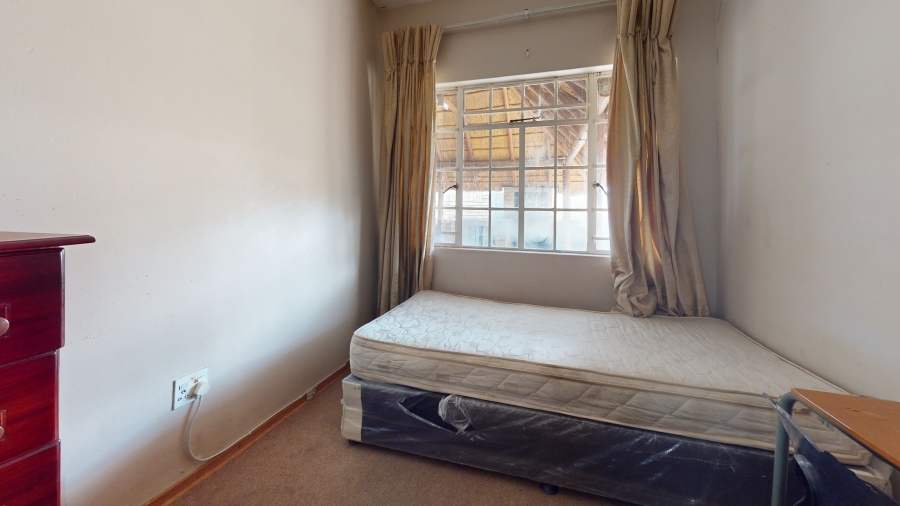 6 Bedroom Property for Sale in Kannoniers Park North West